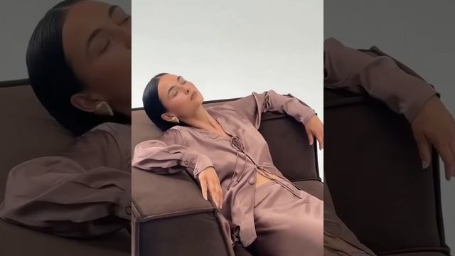 ,,Digital Creative AI Studio."#AI Avatar#Deluxe#Popular video show с искусственным интеллектом.