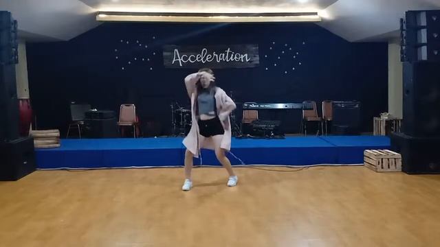 청하 (CHUNG HA) - Snapping Dance Cover by Angela Wang