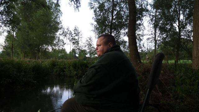 Barbel fishing - An evening on the Loddon (Video 111)