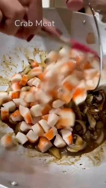 Crab Meat & Mushroom Chow Mein Noodle Recipe/Panlasang Pinoy #Shorts