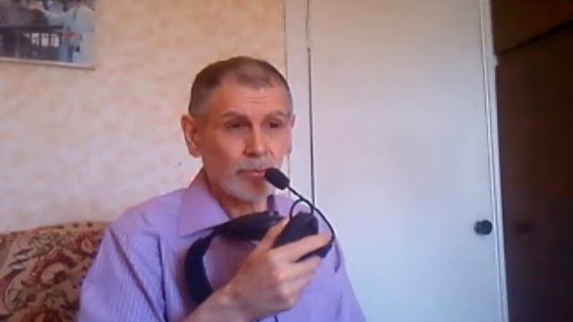 «Она думает, что стихи – это и есть поэзия...»