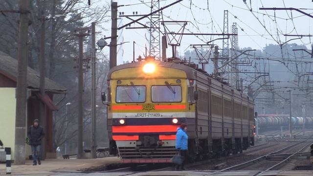 Электропоезд ЭР2Т-7114 на о.п. Яуногре / ER2T-7114 EMU at Jaunogre stop