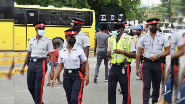 OMG!Gvnm@n mvrda beautiful business woman in Westmoreland then get  rvsh by crowd a beg fi mercy