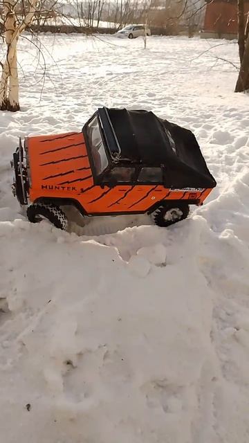 RC УАЗ 1:8 на снежном бездорожье!