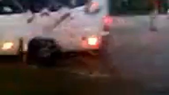 Град с сильным ливнем Кривой Рог (маршрутка №223 район остановки шахта Октябрьская )29.06.2013