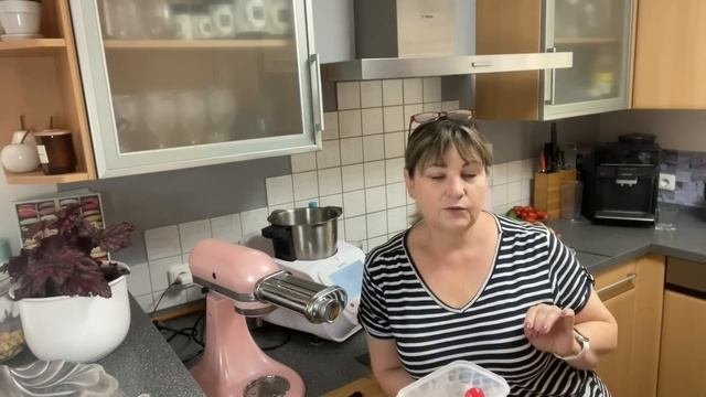Мы живы!грибы выкинула,последние сборы в отпуск,на обед домашняя куриная лапша😋