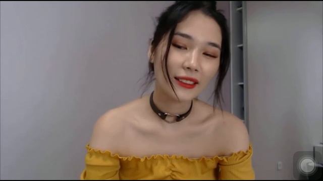 sexy cam girl RE013 cute in yellow blouse