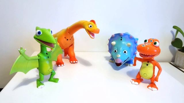 The Dinosaur Train interactive toys, talking and singing together.