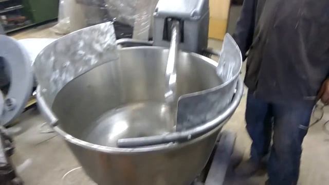 Тестомес ТММ-1М.    Б/У. Отличное состояние. 140 литров