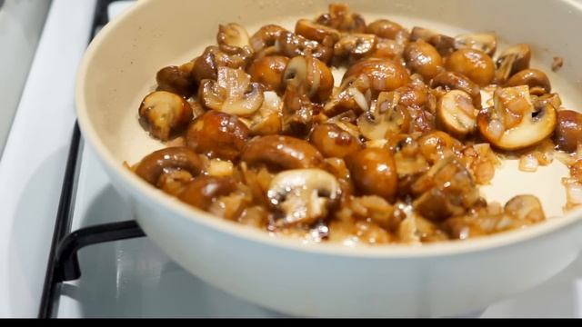 GARLIC MUSHROOM CHICKEN in coconut milk I EASY CHICKEN RECIPE