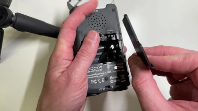 Zoom H1 battery cover
