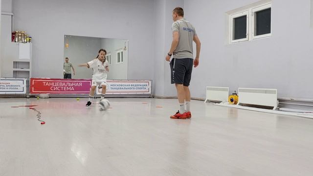 Тренировка техника зал