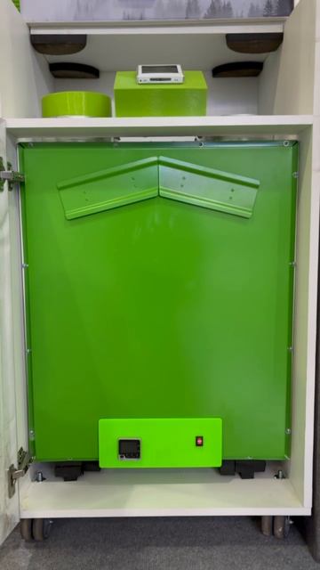 Наша новая вентиляционная установка на 450м3/час, которая прячется в кухонный шкаф/пенал.