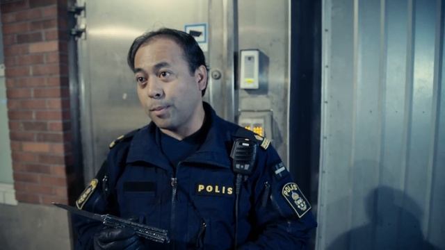 Polisen griper farlig knivman med dragna vapen! | Riley Praktiserar