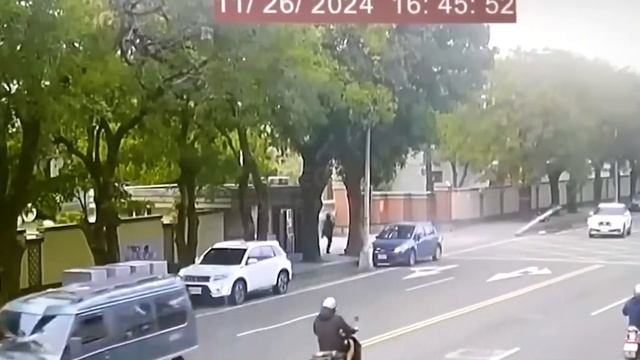 Если бы это видео не сняли на камеру, никто бы не поверил.

#Развлекательно