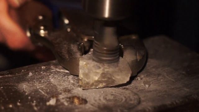 Quartz Crystals EXPLODING With LIGHT (Triboluminescence / Blackbody Radiation)