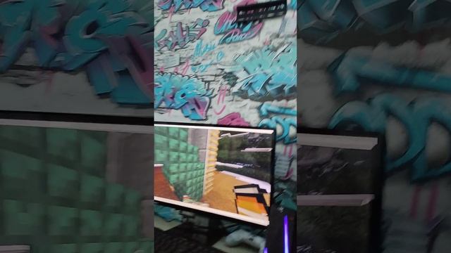 я сегодня был у друга, и мой друг играл в компьютер.