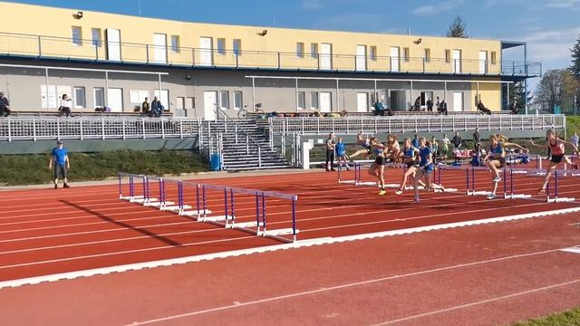 60 m př. - Lenka Rudolfová (10,18 s), Izabela Zapletalová (10,62 s)