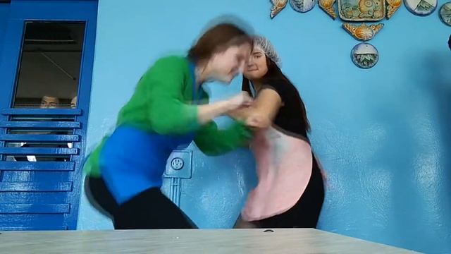 Тает