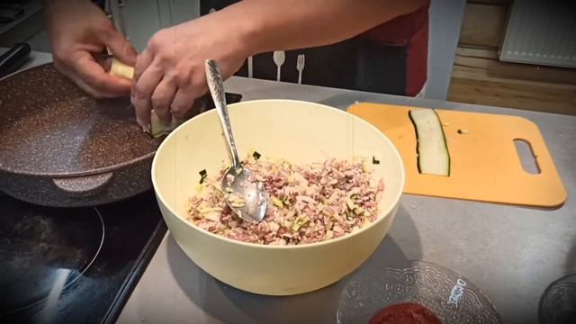 Изумительные голубцы в кабачковой рубашке на сковороде.Пальчики оближешь до пяток.