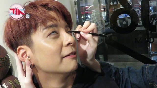 Tia TV: Teaching Amber Makeup (eye makeup for beginners)