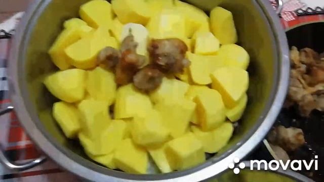 Кухня. Тушим картошку с мясом слоями без перемешивания. Stew potatoes with meat