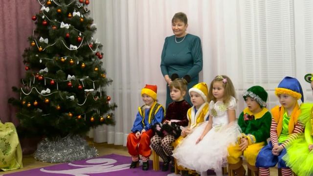 Новорічне свято у групі "Веселка"