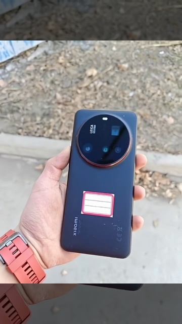 Xiaomi 15 Ultra - вид с рук
