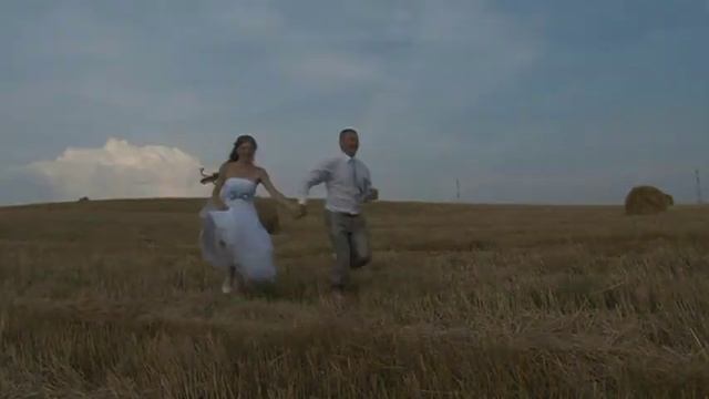 По полю-свадебная прогулка 2011.mpg