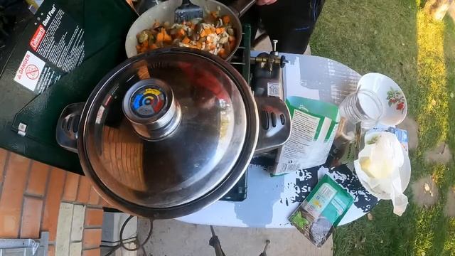 Сезонный cуп с лесными грибами