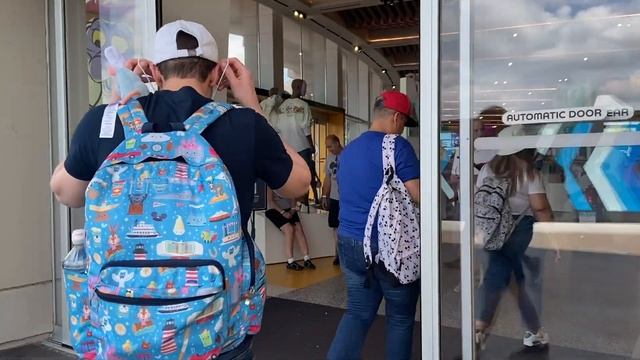 WALT DISNEY WORLD VLOG | Epcot and park hopping to Magic Kingdom