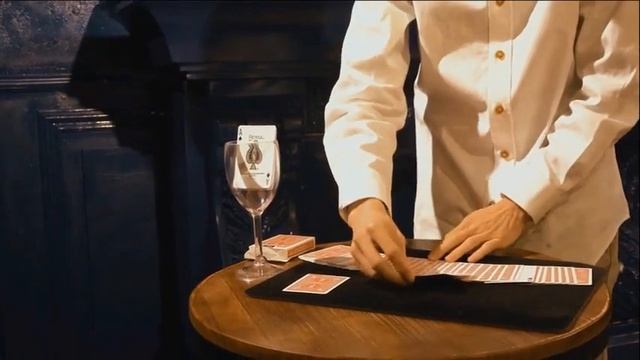 Saturn Magic -Parlour Collector RED by JT and BOCOPO Magic - Trick