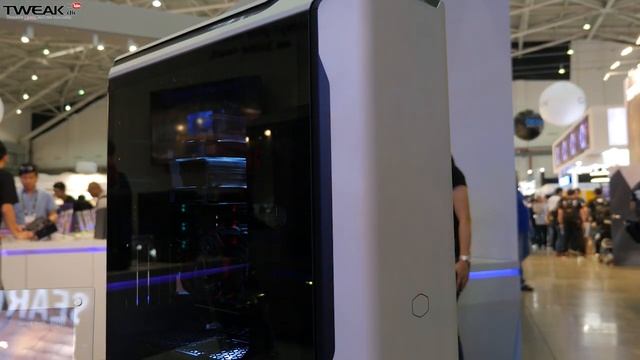 Computex 2018: Cooler Master - Koncept kabinetter, lodrette grafikkort og flade taster