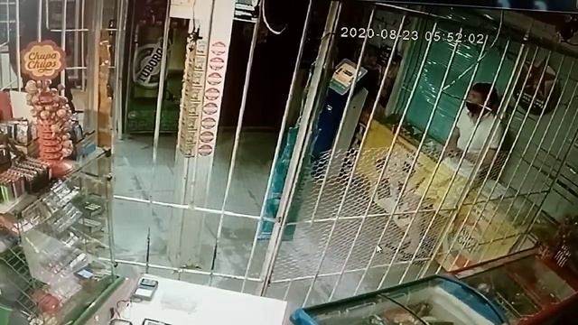 Подозреваемых в краже денег из кассы магазина ищет полиция Южно-Сахалинска