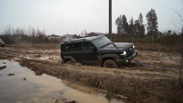 Нива вытаскивает танк 300