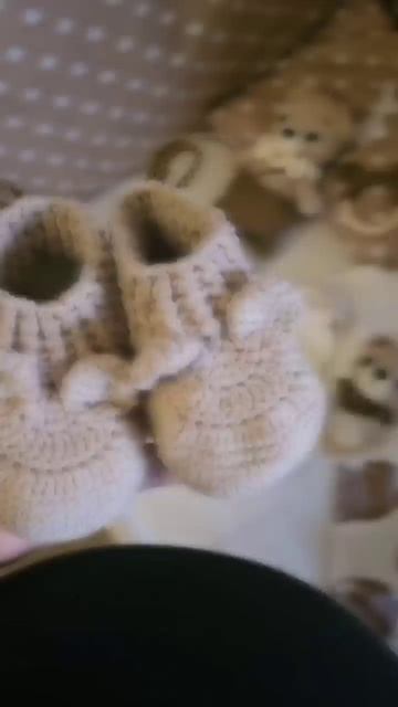 Вязаный комплект с мишками на выписку малыша