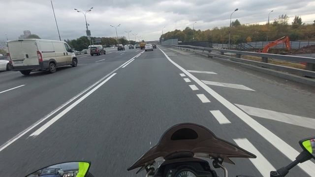Мкад / многие пропускают мотоциклистов в междурядье / респект 👍🤝