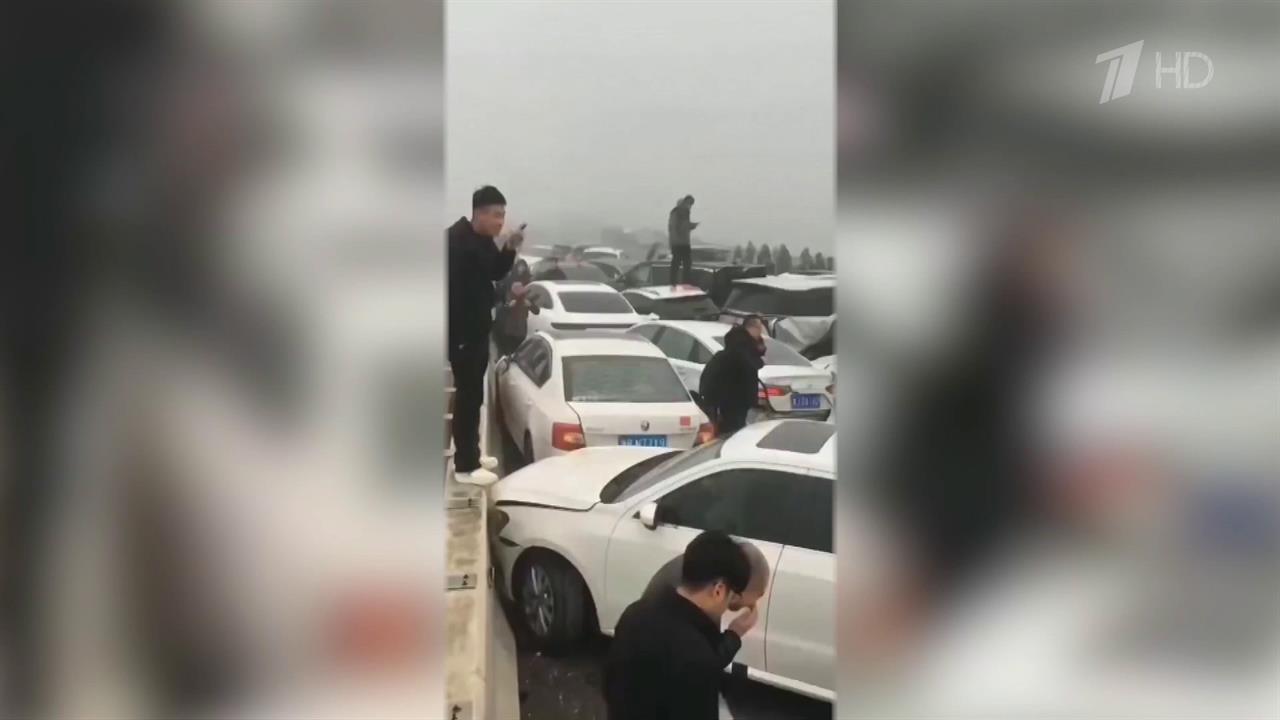В китайской провинции Хэнань произошло ДТП с участием более ста автомобилей