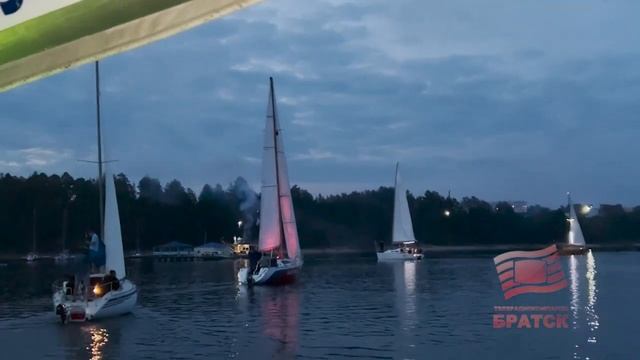 Настоящее водное зрелище, уже традиционное для Братска  В городе прошел День Нептуна и вальс яхт