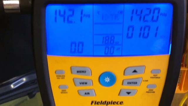 Automotive Air Conditioning leak testing with digital gauges - VW Polo 2005