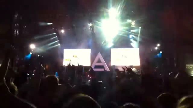 30 Seconds To Mars - Intro (Beautiful Lie) Live At Reading Festival 2011