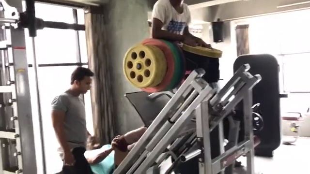 320 KG Leg Press