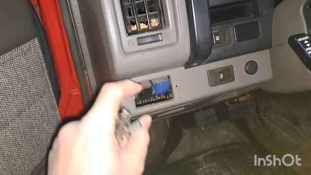Зарядка USB  гаджетов мобилы в NISSAN TERRANO