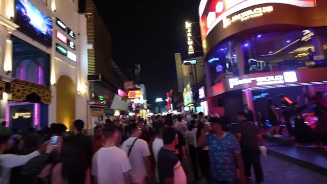 Паттайя / Таиланд / Прогулка по WALKING STREET /  Ночной рынок еды / Виды на всю Паттаю.