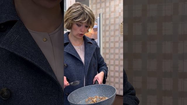 Мама и новая сковородка