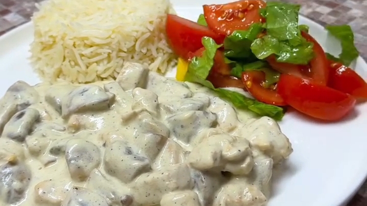 Куриная Грудка с грибами в соусе...🍽😋    Рецепт в описании ✍️