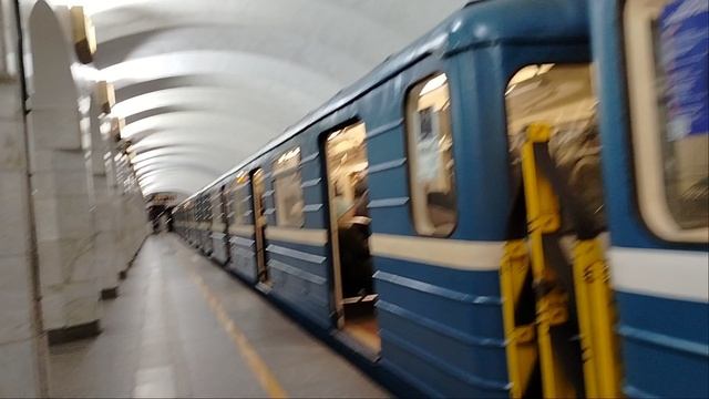 31 января Метропоезд "Пришелец" 81-540.2-413 Прибытие и отправление Площадь Александра Невского-2