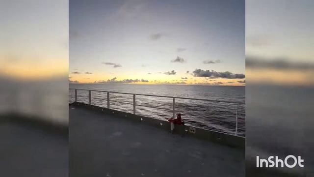 Рассвет в море