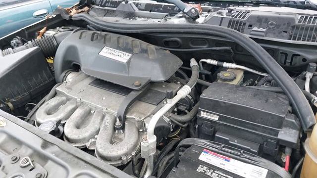 Saturn engine sound of 2002 Vue V6 5GZCZ63B22S835543