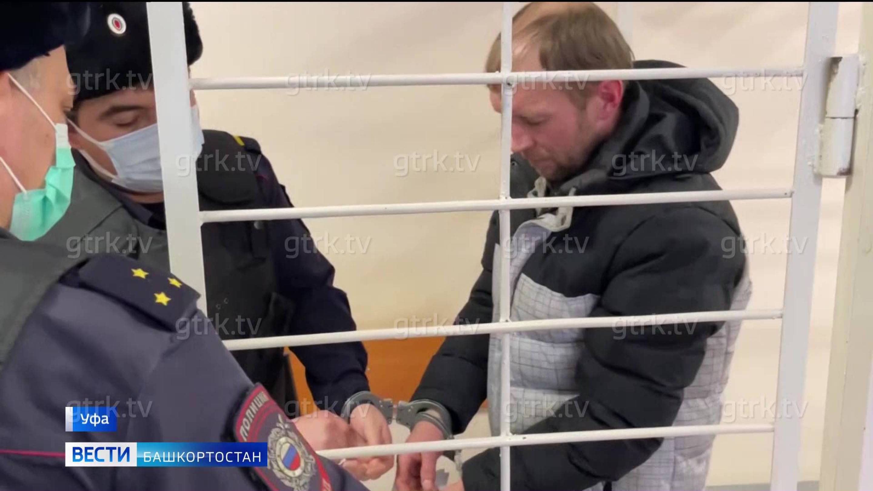 Убивал двумя ножами: в Уфе арестовали обвиняемого в зверской расправе над другом